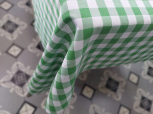  מפת שולחן - משובץ ירוק לבן