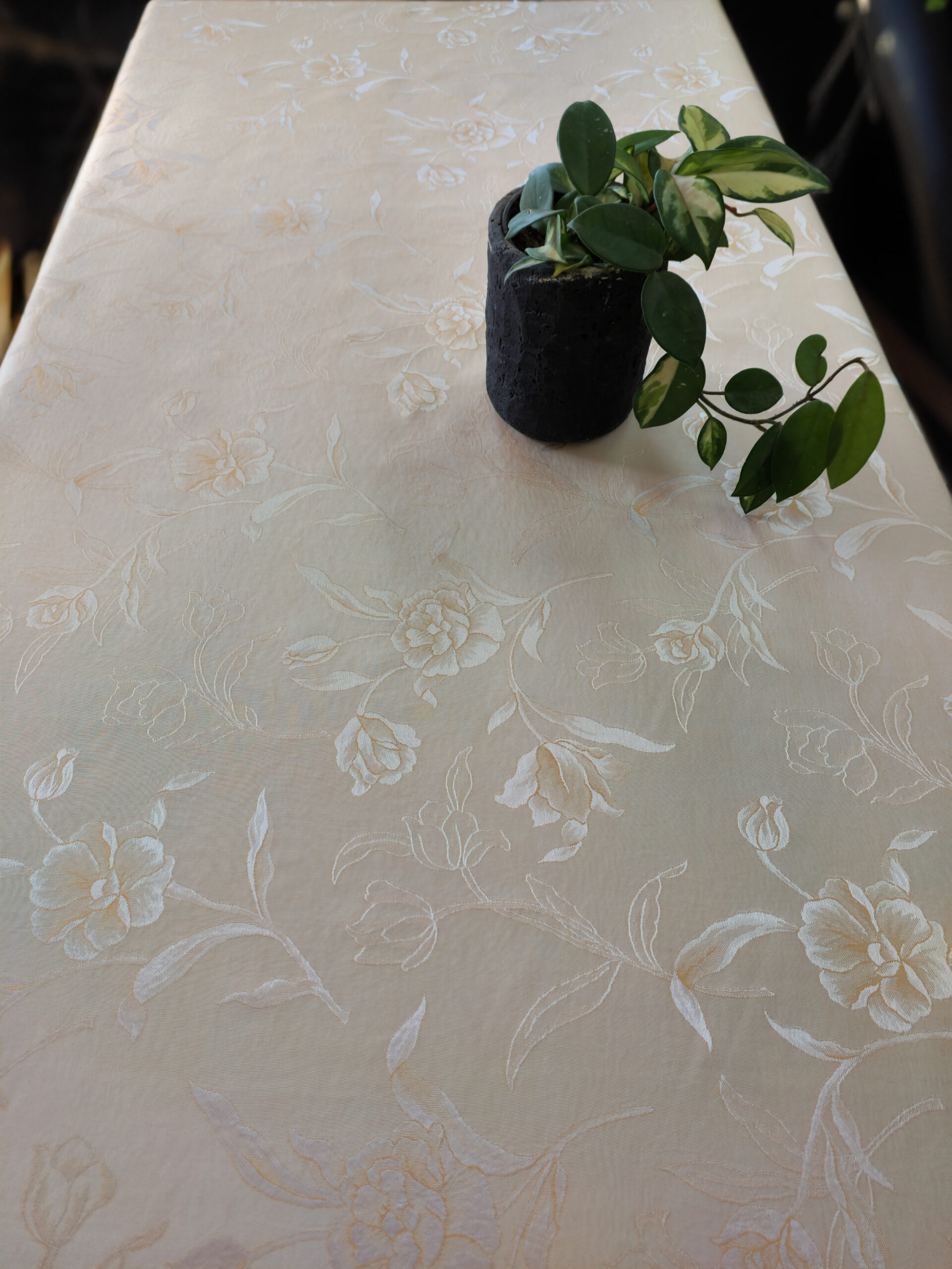  מפת שולחן -  פרחים שמנת